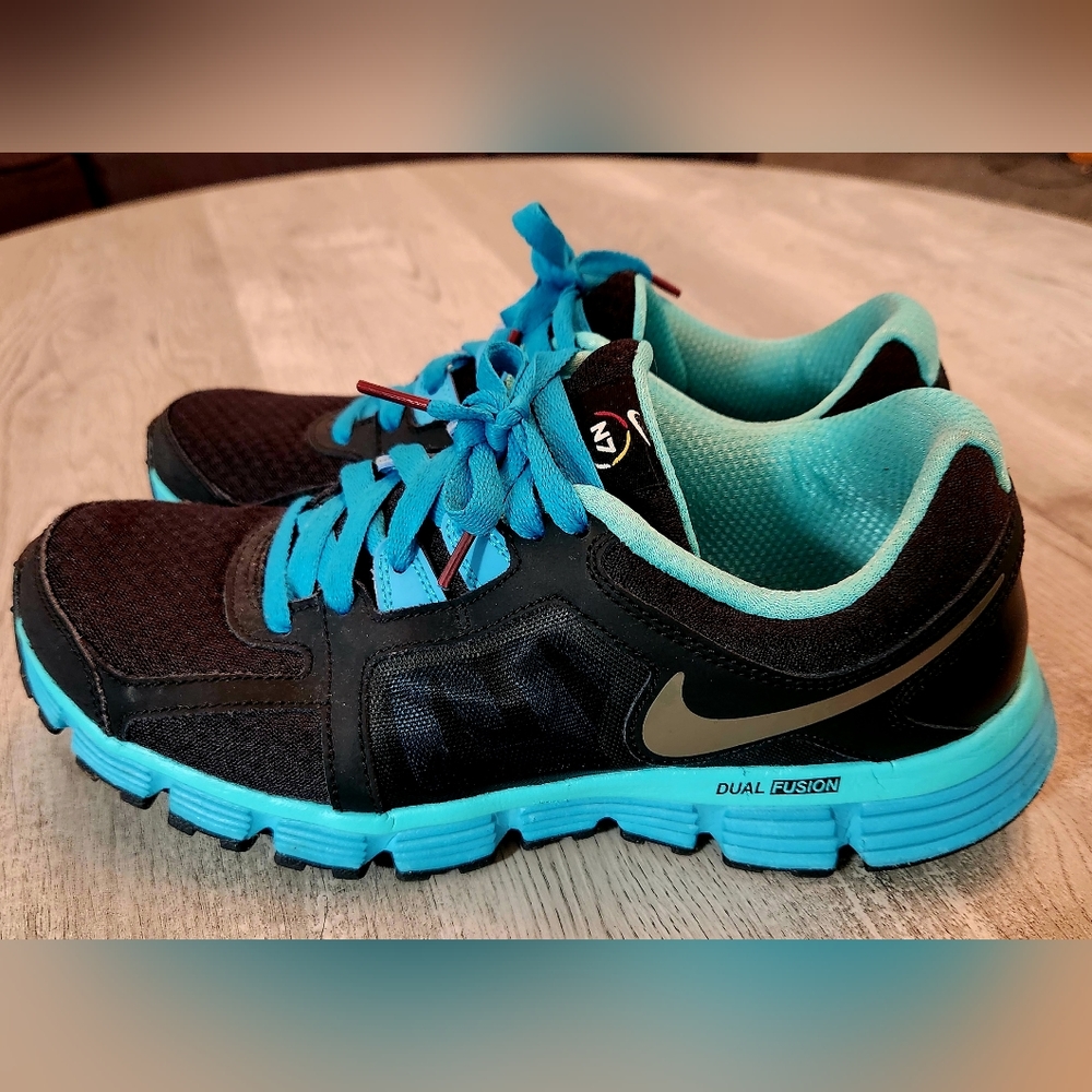 WOMENS NIKE SHOES